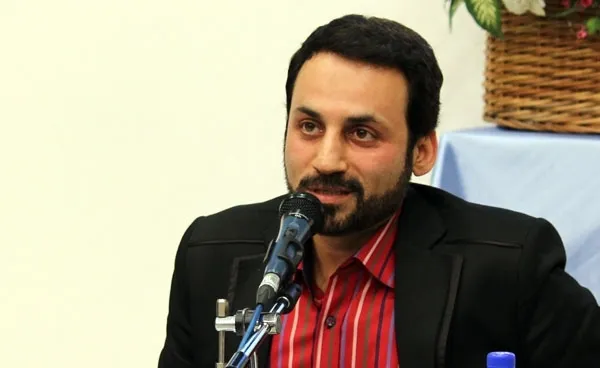 اجرای مسلط اما همراه با تذکر سعید علی‌اکبری در مرحله فینال