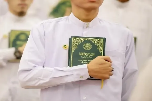 Thailand: Freshmen Presented with Quran Translation in Thai 
