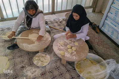 پخت نان سنتی صلواتی در حرم شاهچراغ(ع)‎‎