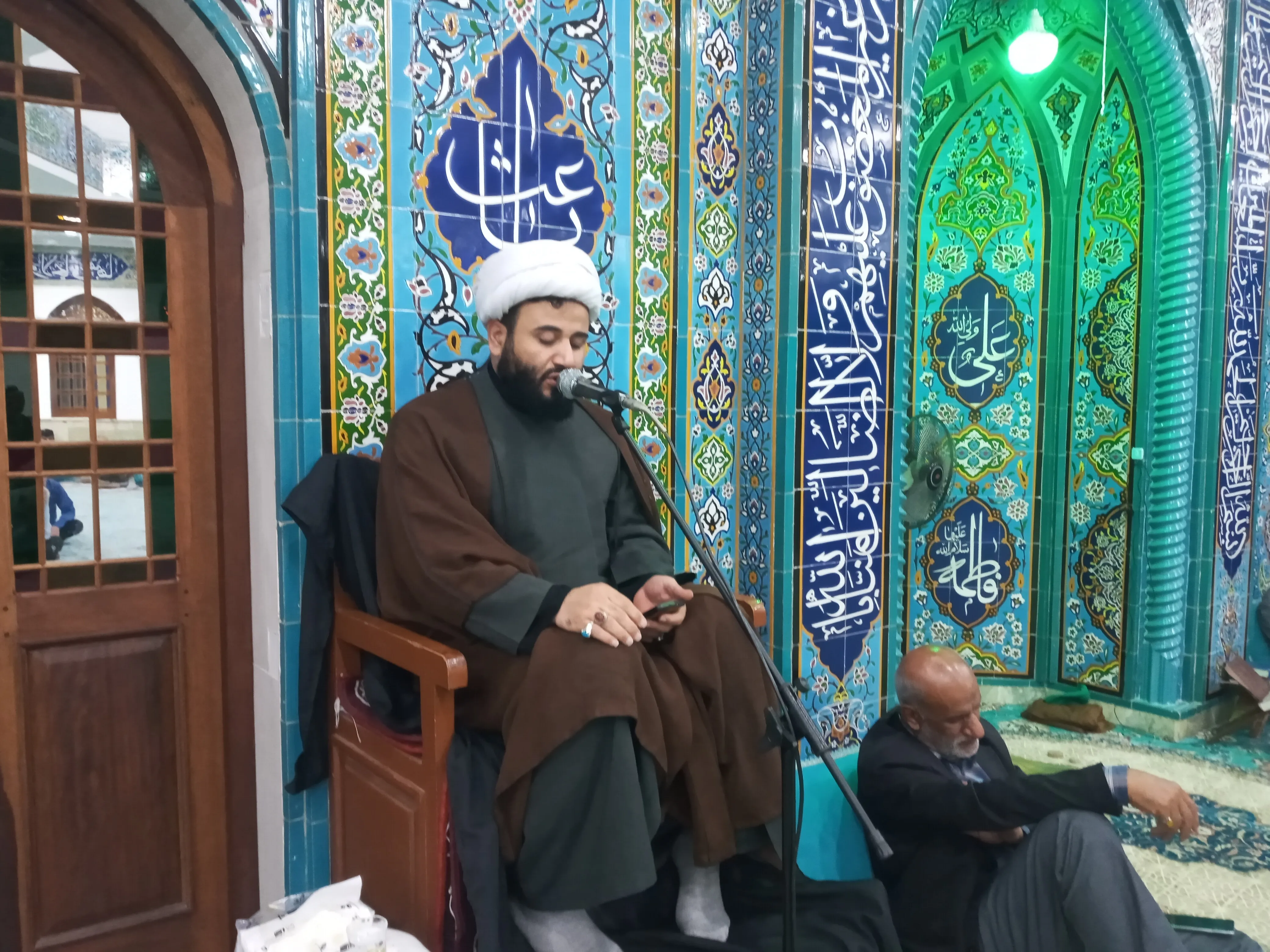 ارتباط با خدا یکی از شئونات زندگی حضرت زهرا(س) است + عکس