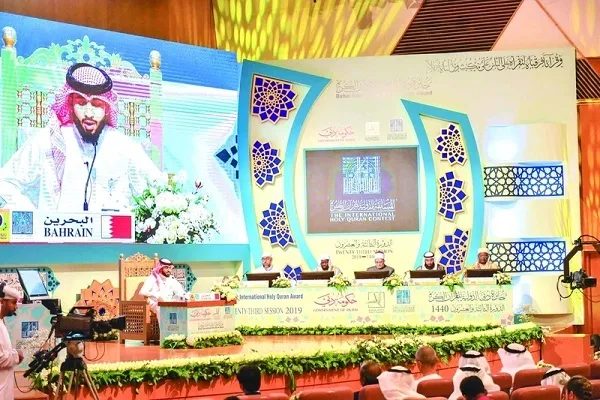8 متسابقين في اليوم العاشر لجائزة دبي الدولية للقرآن