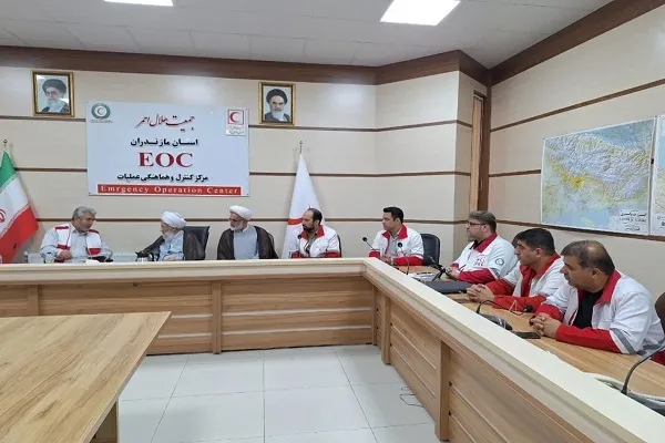 حضور آیت‌الله محمد باقر محمدی لائینی در مرکز کنترل و هماهنگی عملیات هلال احمر مازندران