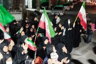 تجمع مردمی در بیعت با سومین امام انقلاب در خرم‌آباد