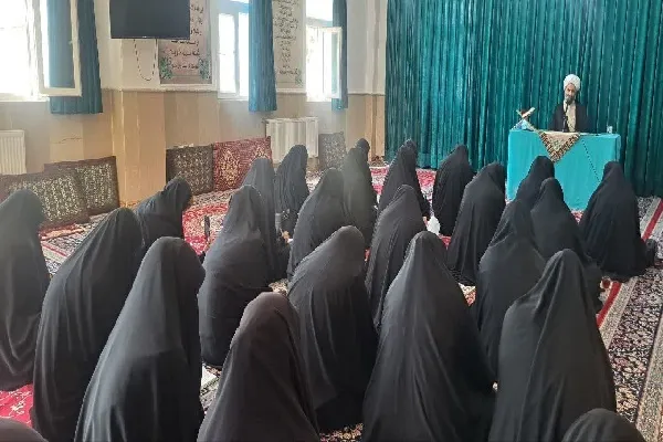 بانوان طلبه زندگی خود را در مسیر حکومت امام عصر(عج) پیش ببرند
 