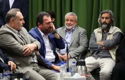 دیدار جمعی از شاعران و اهالی فرهنگ و ادب با رهبر انقلاب