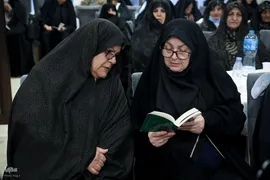 کمیل با شکوه زائران ایرانی در کنار حرم نبوی(ص)