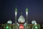 فیلم | نصب کتیبه حسینی در مسجد جمکران