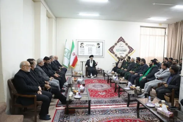 مداحان با قرائت اشعار دینی، پیام دین را به مخاطبان منتقل کنند