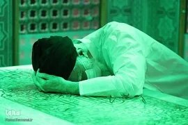 غبارروبی مضجع مطهر رضوی در سفر به مشهد مقدس