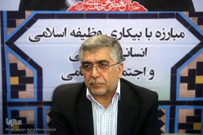 بازدید دکتر طیبی مدیر جهاد دانشگاهی از نمایشگاه مطبوعات