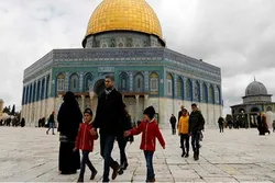 Ang mga Palestino ay Nagdiriwang sa Ika-2 na Pag-aalsa [Intifada]