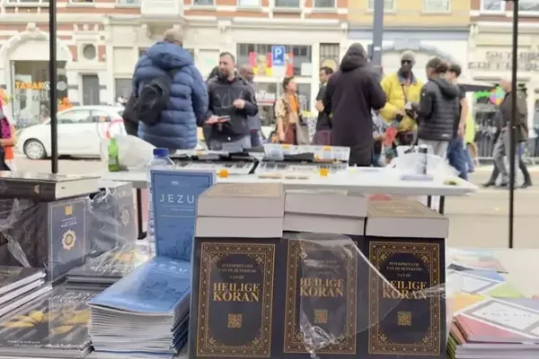İslamı tanıtmaq üçün Hollandiyanın 15 şəhərində Quran paylanılıb