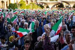 حضور رئیس جمهور در شاهچراغ و دیدار با خانواده شهدا