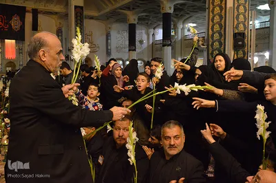 مراسم شمع‌گردانی در شام وفات حضرت معصومه(س)