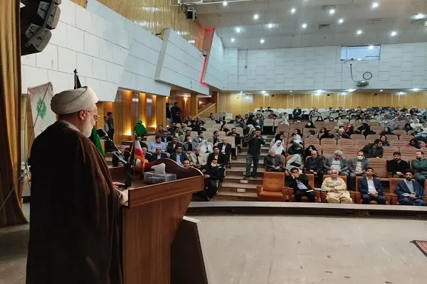 کمک به آزادی زندانیان تکریم انسانیت است
