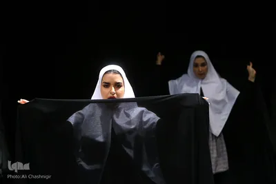 نمایش عاشورایی "پشت دیوار عمارت"