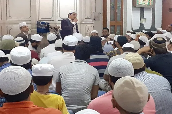آداب قرآنی مسلمانان هند؛ از دست‌دادن با قاری تا علاقه به جمع‌خوانی آیات