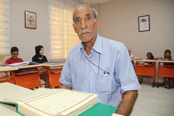 77 yaşında Kur'an eğitimini tamamladı