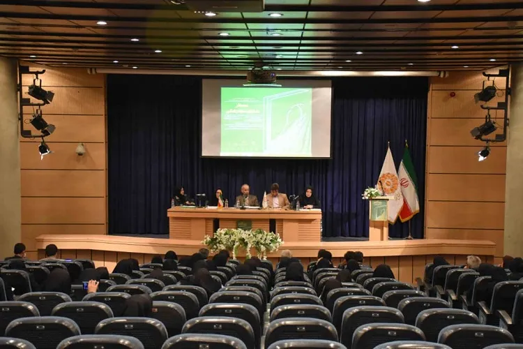 وظایف اجتماعی بانوان، مسئولیت آگاهی‌بخشی را از آن‌ها سلب نکرده است