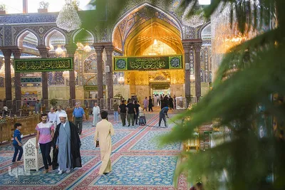 نصب کتیبه های متبرک به نام امام رضا (ع) در حرم مطهر حسینی