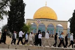 La mosquée Al-Aqsa prise d'assaut par les colons sionistes