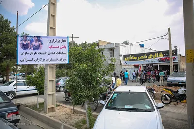 شادی شیرازی ها در مقابل منزل محمدرضا گرایی