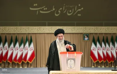 حضور رهبر معظم انقلاب در دور دوم انتخابات ریاست جمهوری