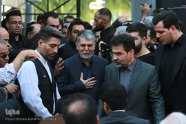 سید عباس صالحی در مراسم تشییع جنازه عزت الله انتظامی