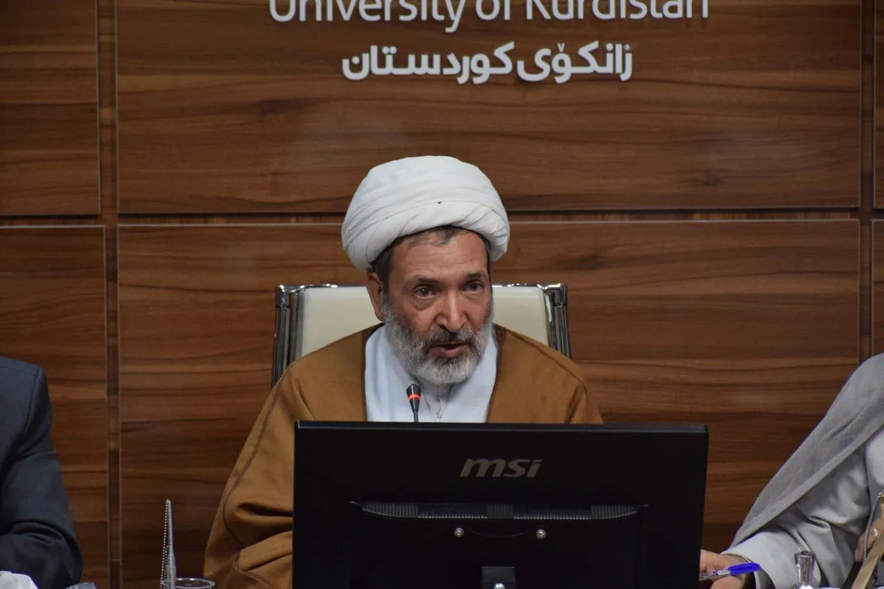 قوانین کشور ایران برگرفته از آیات قرآن است