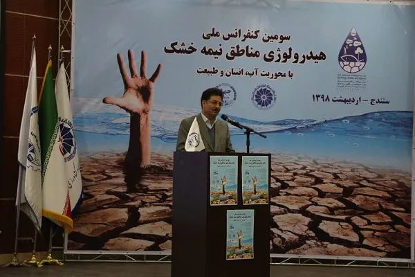 استفاده از تجربیات گذشتگان حاوی درس‌ها و پیام‌هایی برای آیندگان است