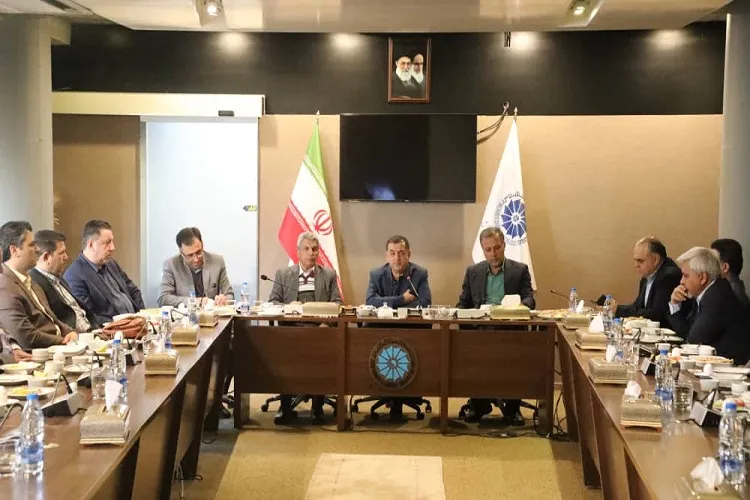 مسئولیت‌پذیری تشکل‌ها در جهت منافع ملی باشد