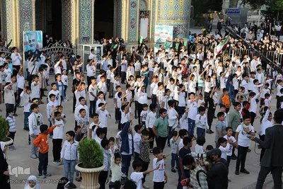 «سلام فرمانده» ۲۰۰۰ کودک شیرازی از حرم آستانه‎‎