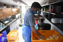 خدمت رسانی گروه های جهادی طلاب و روحانیون سمنان به بیماران کرونا
