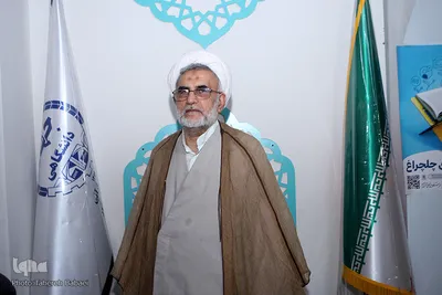 حجت‌الاسلام والمسلمین محمدرضا حشمتی در غرفه ایکنا در دهمین روز نمایشگاه قرآن کریم