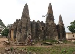 Une mosquée touristique en Côte d'Ivoire perd son plus grand minaret