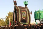 آیین نخل گردانی ظهر عاشورا در شاهدیه یزد