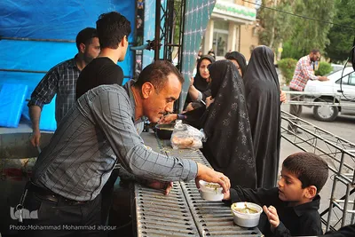 پخت و توزیع 2500 کیلو آش نذری به مناسبت رحلت پیامبر(ص) در اهواز 