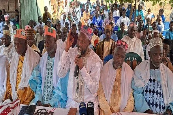 Fin d'une réunion de dévotion et d’unité en Guinée