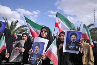 اجتماع بیعت شیرازی ها با سومین رهبر انقلاب