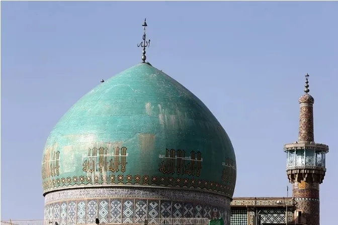 İran'daki Gevher Şad Camii mimarisiyle dikkati çekiyor