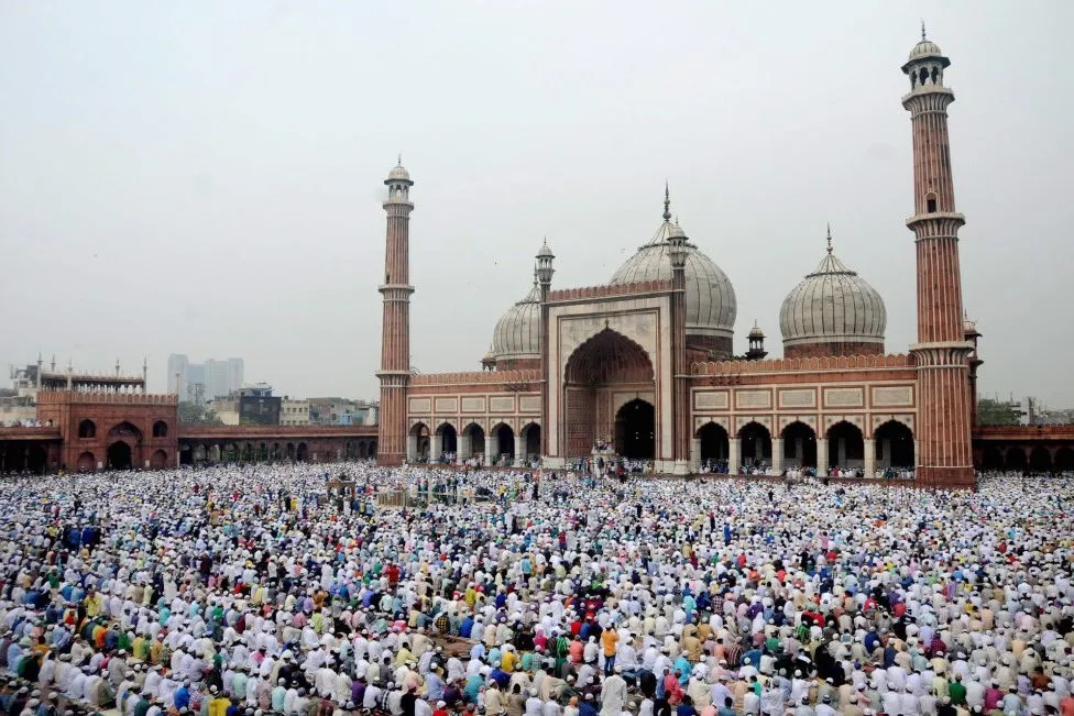 Fine mese Ramadan: il mondo islamico celebra l'Eid al-Fitr