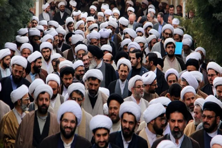 روحانیت از مسائل سیاسی جدا نیست