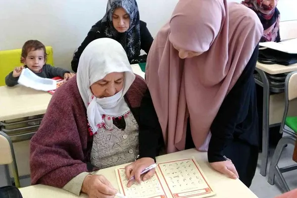 65 yaşında Kur'an-ı Kerim öğreniyor