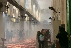 Militer Zionis Serbu Jemaah Puasa yang Sedang Beriktikaf di Masjid Al-Aqsa