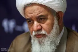 رجل دين إیراني: الهدف من نزول القرآن فهمه وتطبیق تعالیمه