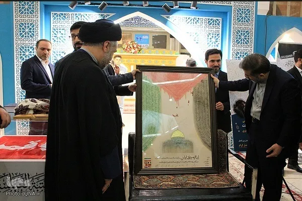 Pembukaan dua karya Al-Quran pada akhir bahagian antarabangsa pameran Al-Quran Tehran