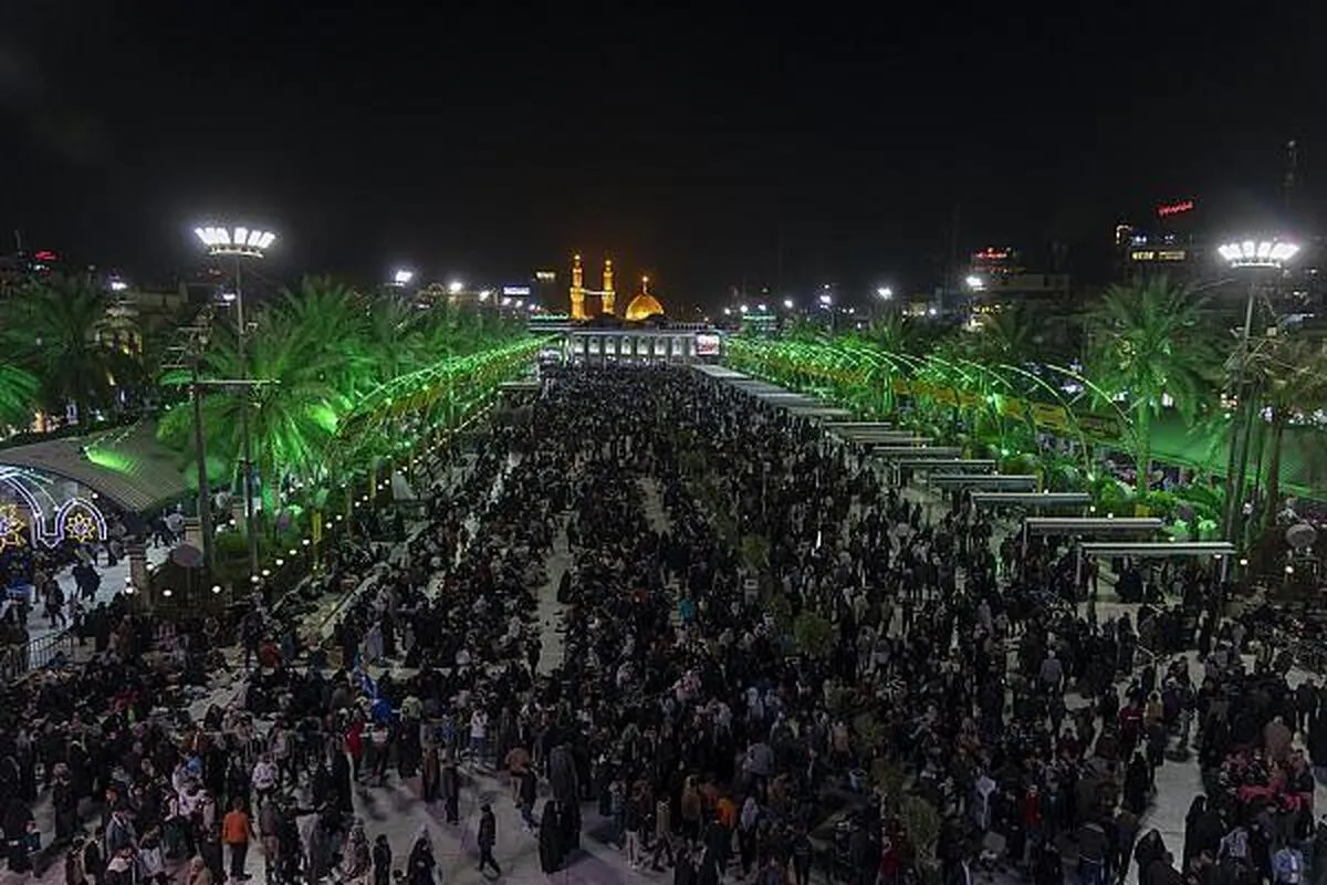 Wafanyaziara washiriki ibada katika Usiku wa Laylat Al-Raghaib katika Haram Takatifu za Karbala