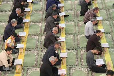 جزءخوانی قرآن کریم در مصلای شهرکرد