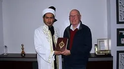 ঐতিহ্য-প্রথায় মুগ্ধ হয়ে জীবনের শেষ বেলায় ব্রিটিশ নাগরিক ক্লিফ পিটারের ইসলাম গ্রহণ