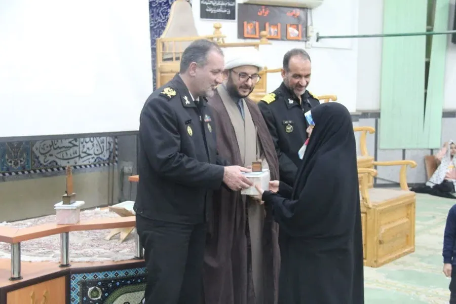 منتخبان جشنواره حدیث ارتش در بندر انزلی تجلیل شدند + عکس